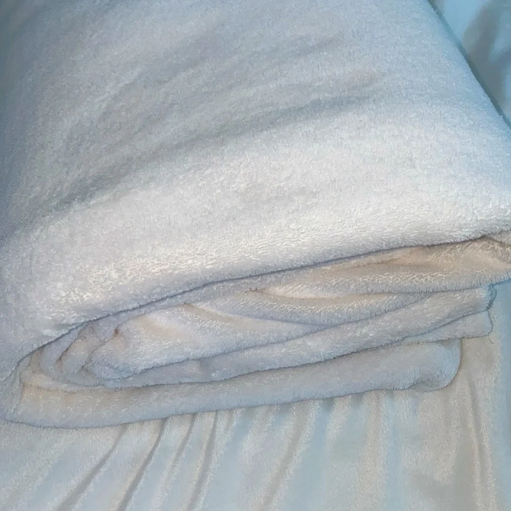 West‎ Point Home Soft Ivory White Blanket King